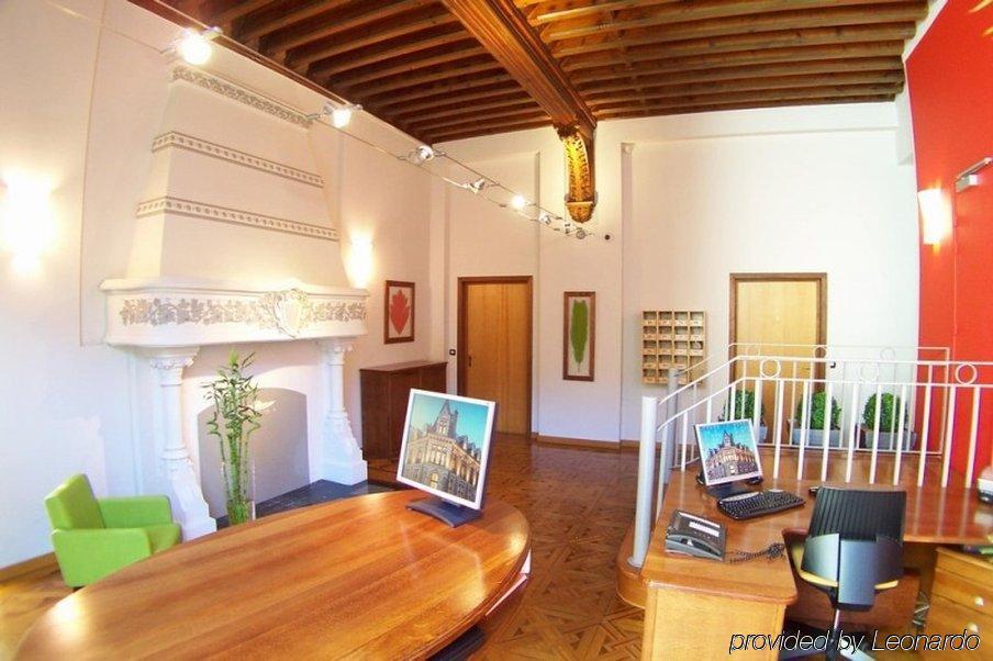 Privilodges Chateau Perrin Гренобъл Интериор снимка